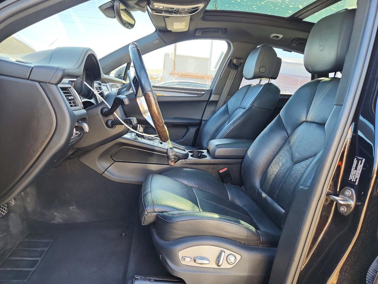 2015 PORSCHE Macan