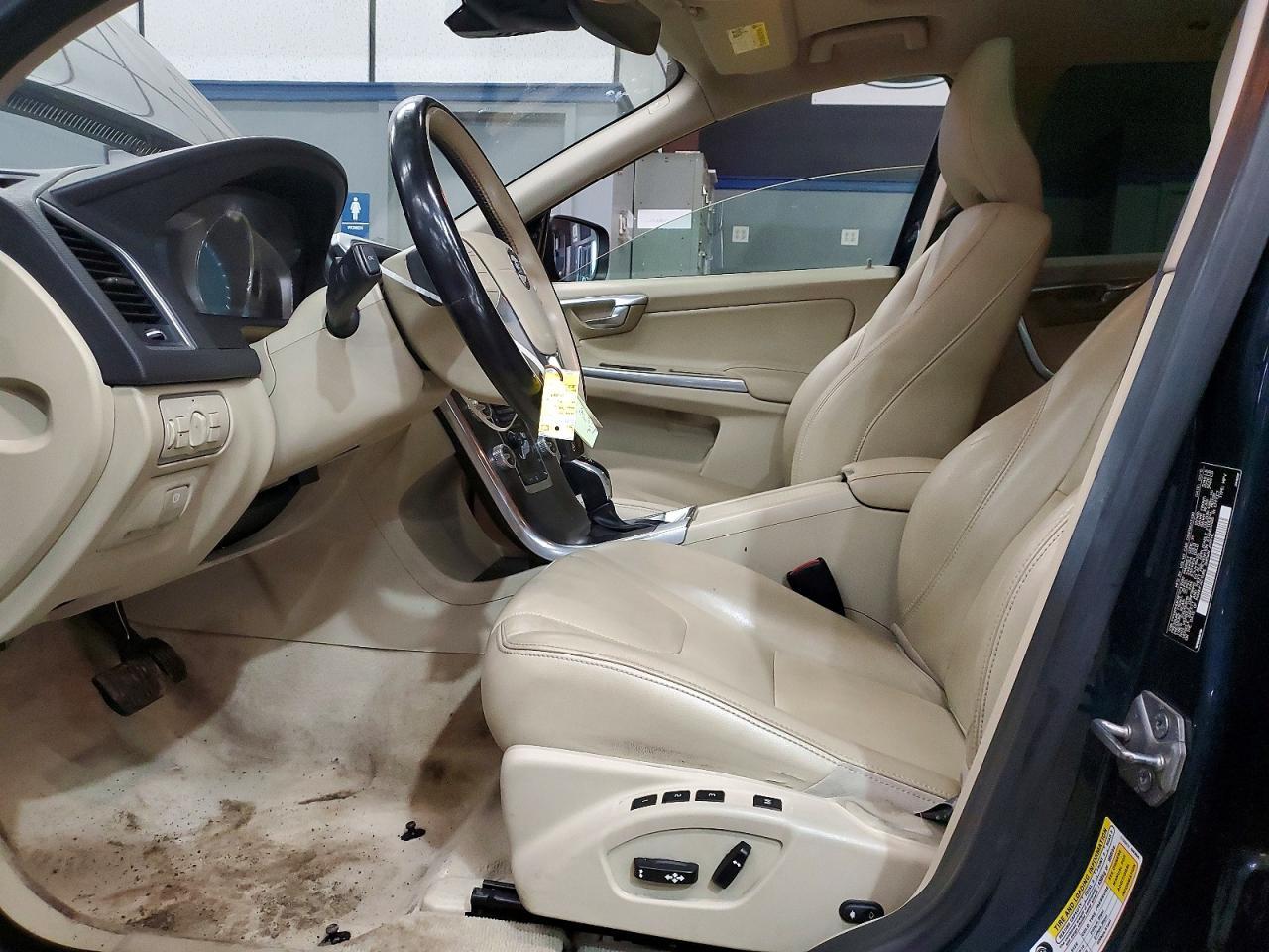 2015 VOLVO XC60