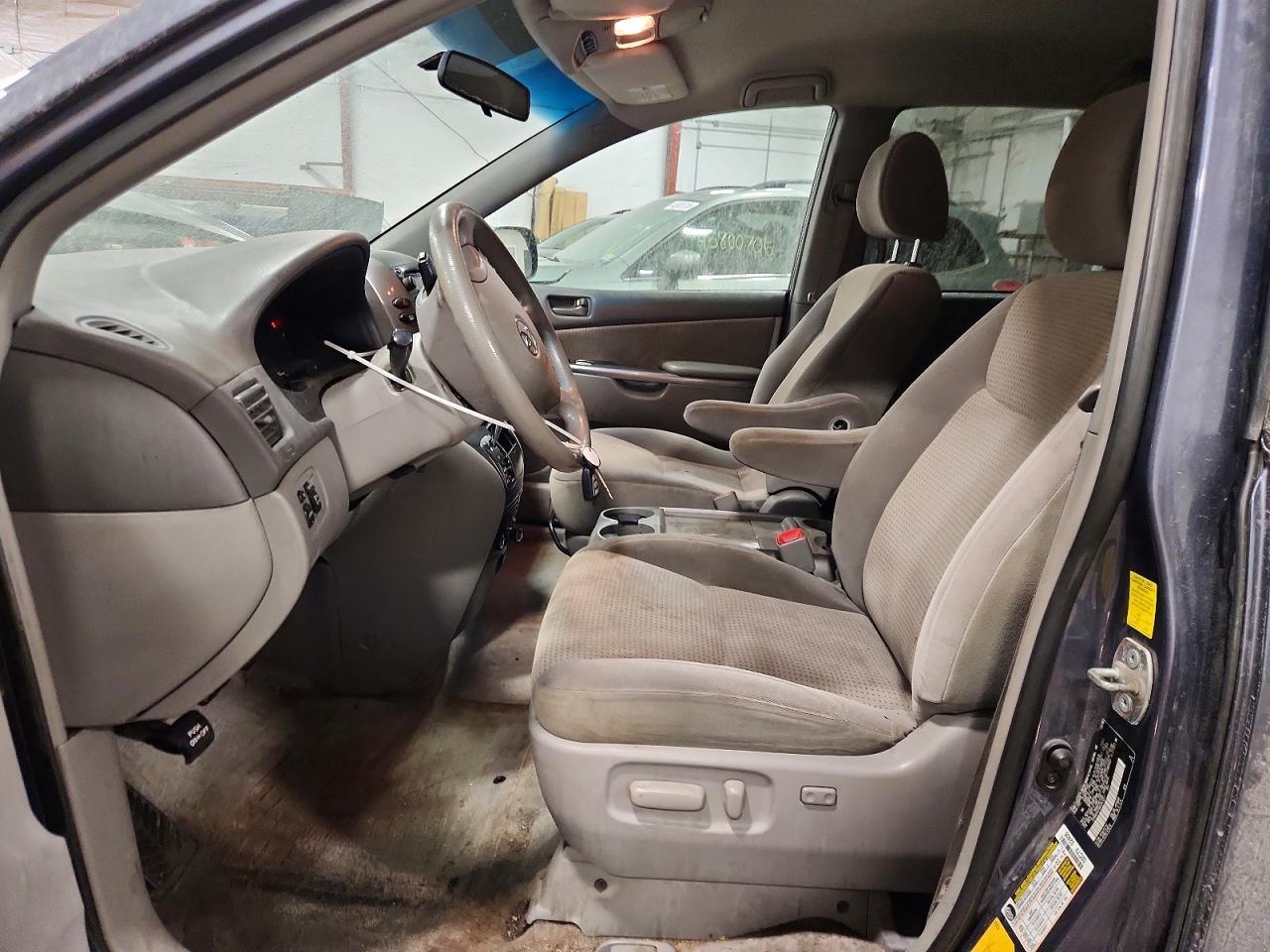 2010 TOYOTA SIENNA