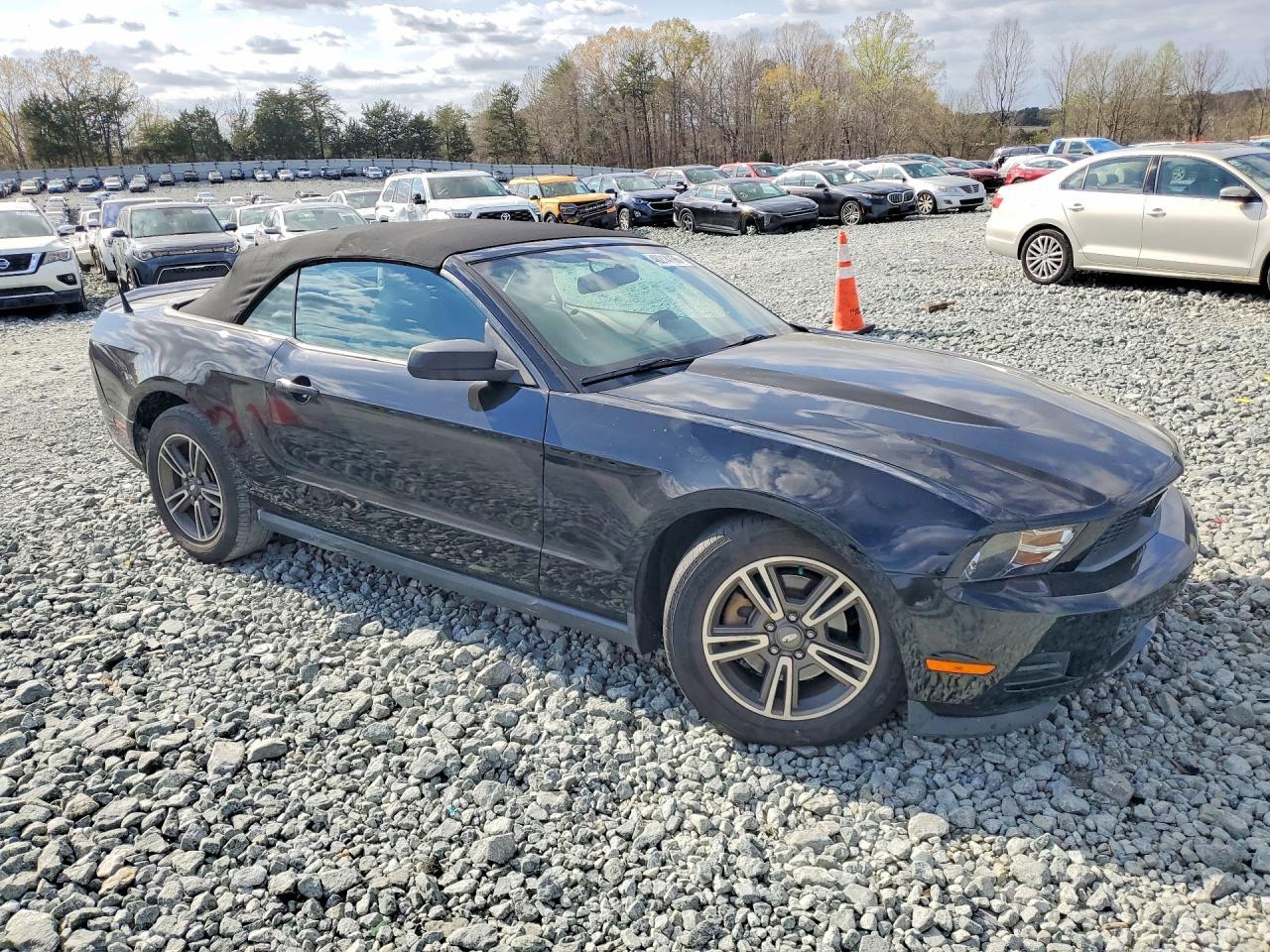 2011 FORD MUSTANG