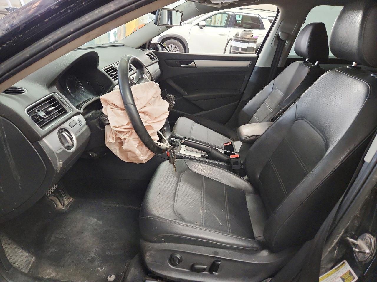 2012 VOLKSWAGEN Passat