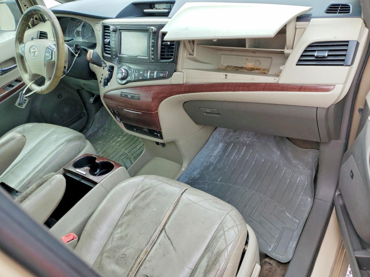2013 TOYOTA SIENNA