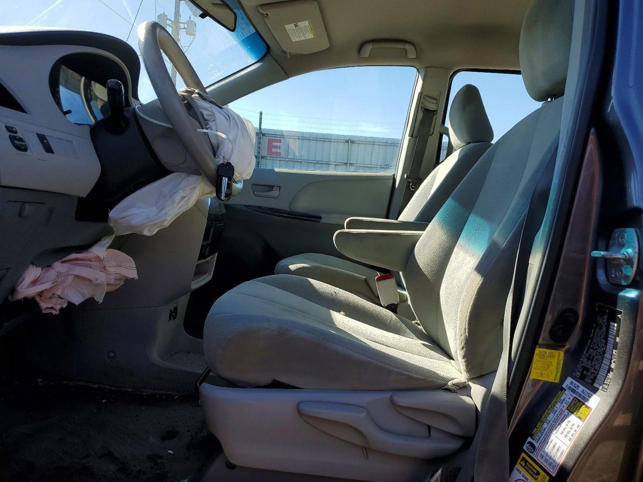 2013 TOYOTA SIENNA