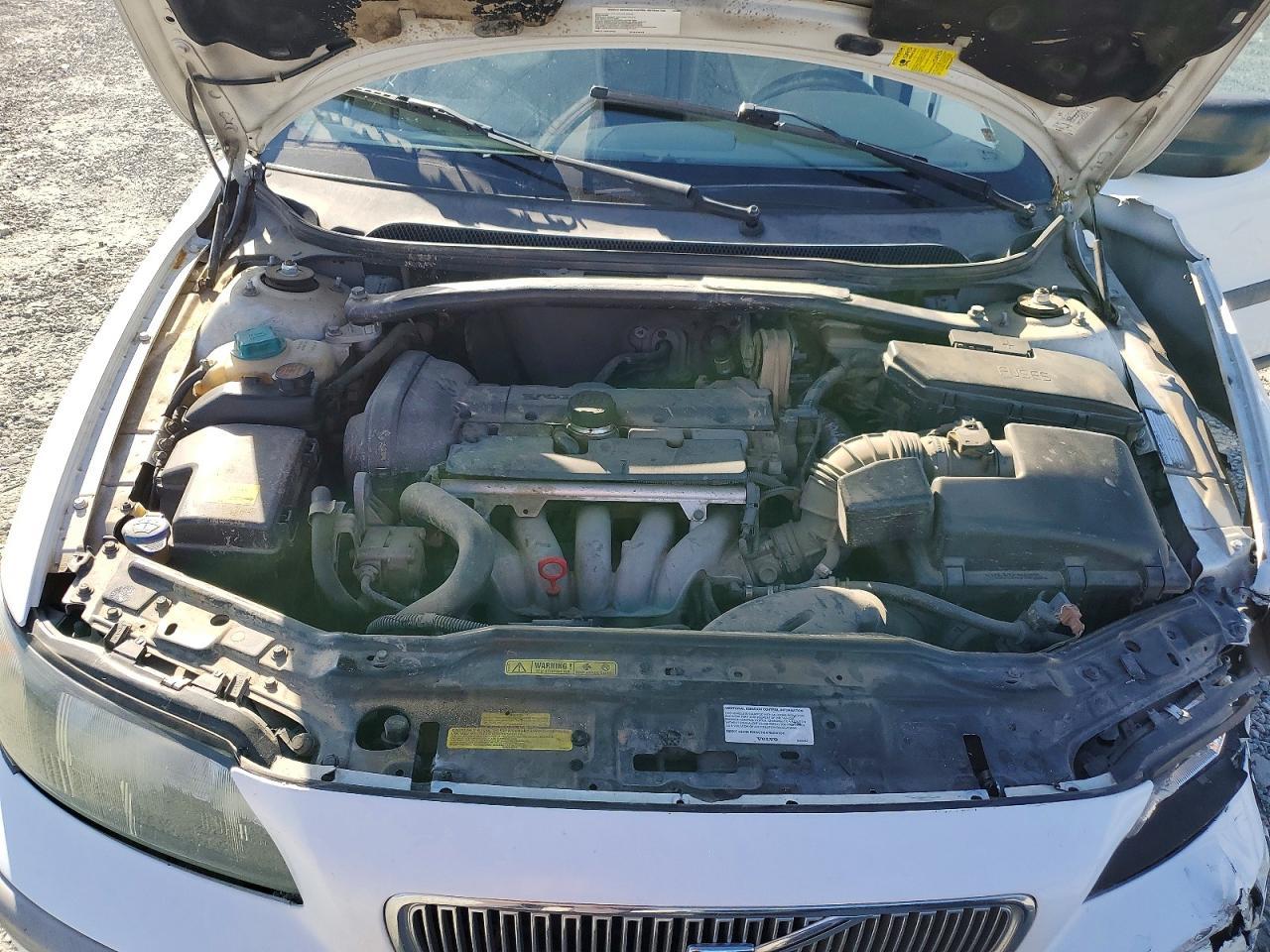2004 VOLVO V70