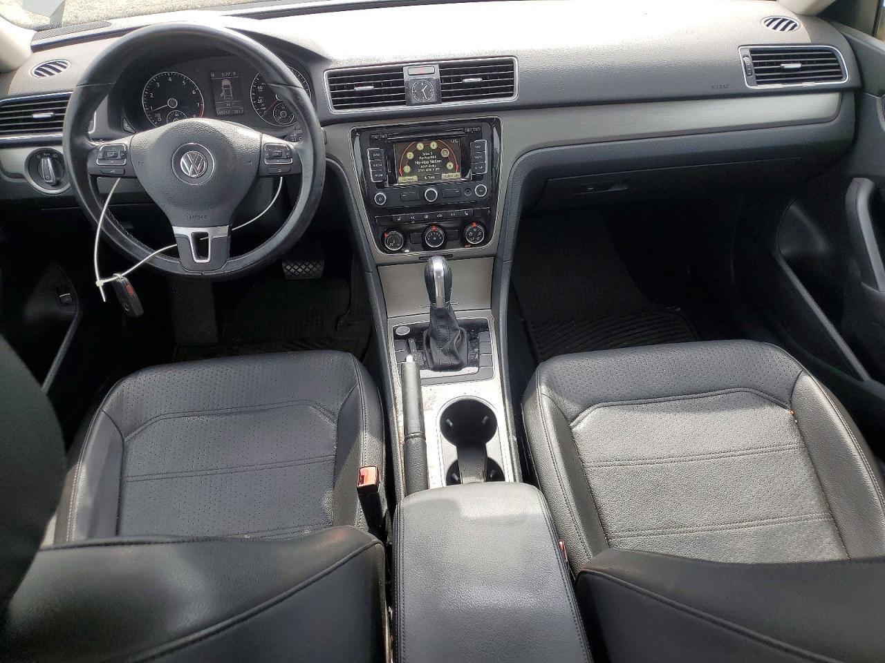 2014 VOLKSWAGEN Passat