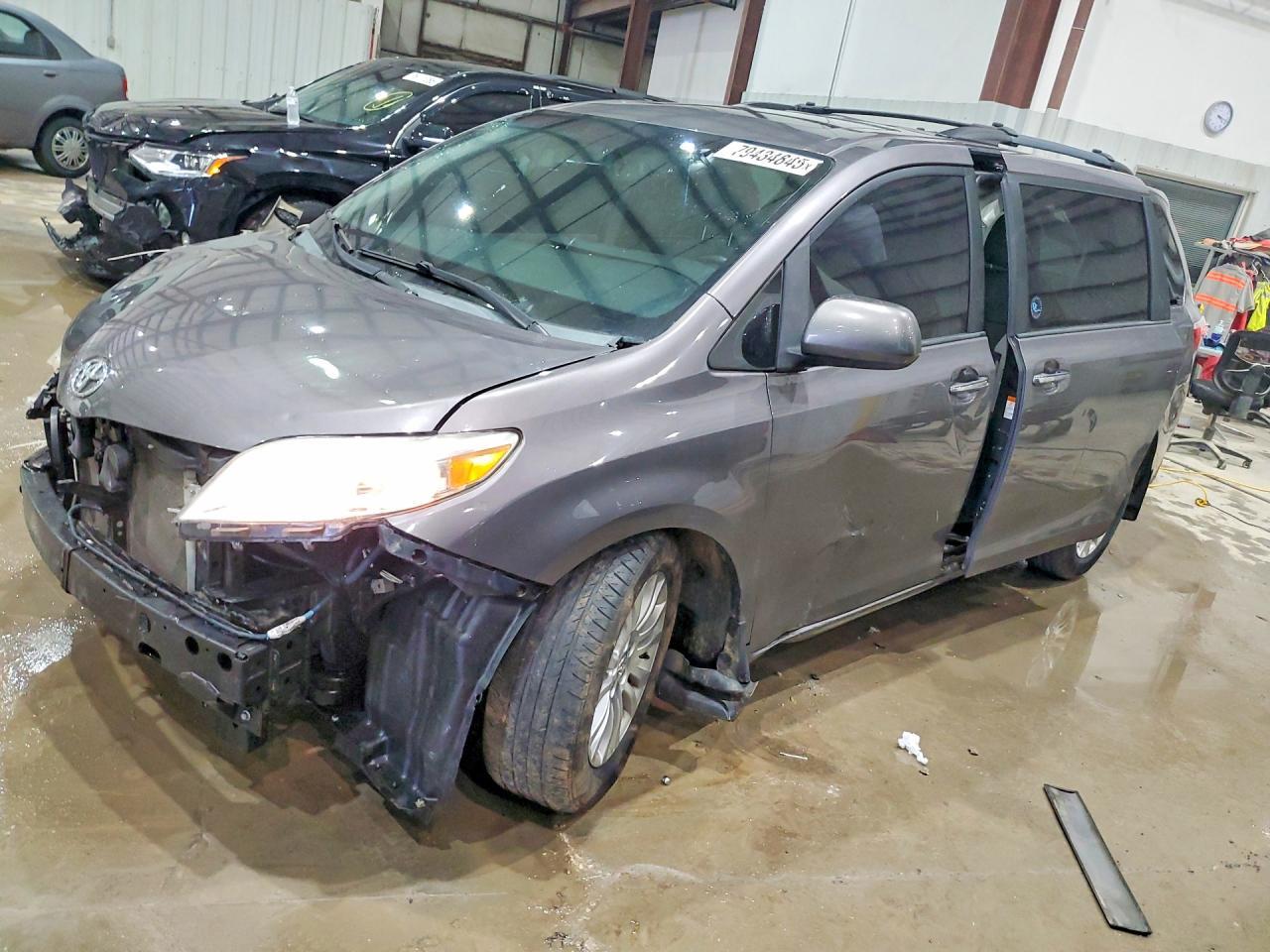 2015 TOYOTA SIENNA