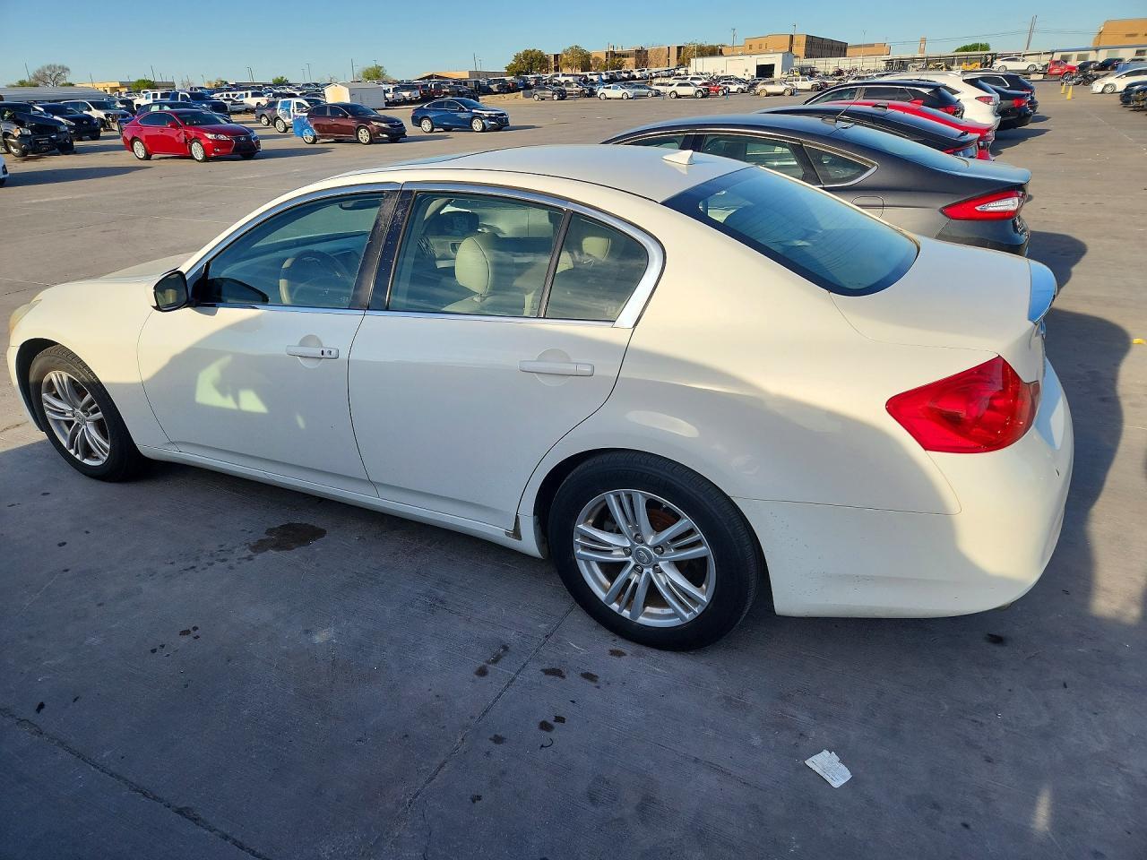 2011 INFINITI G25