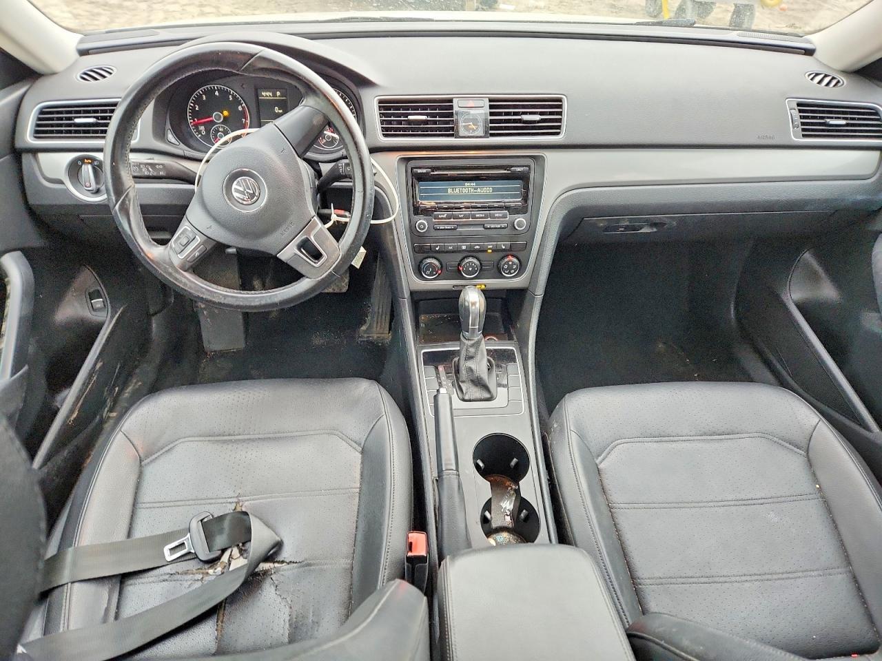 2014 VOLKSWAGEN Passat