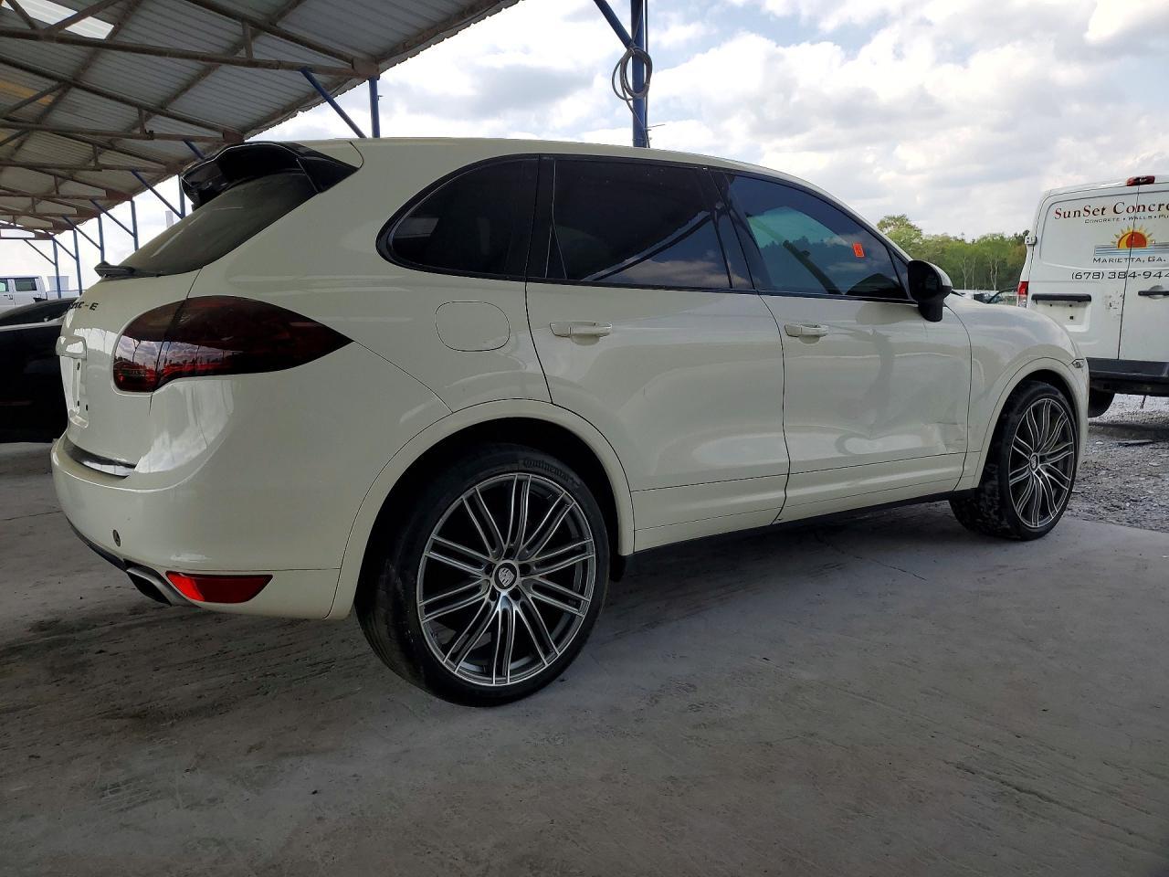 2011 PORSCHE CAYENNE