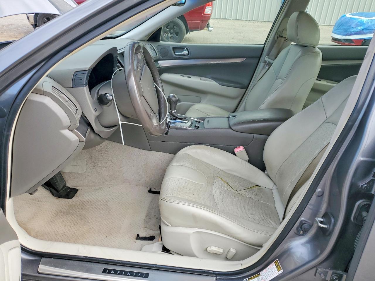 2015 INFINITI Q40