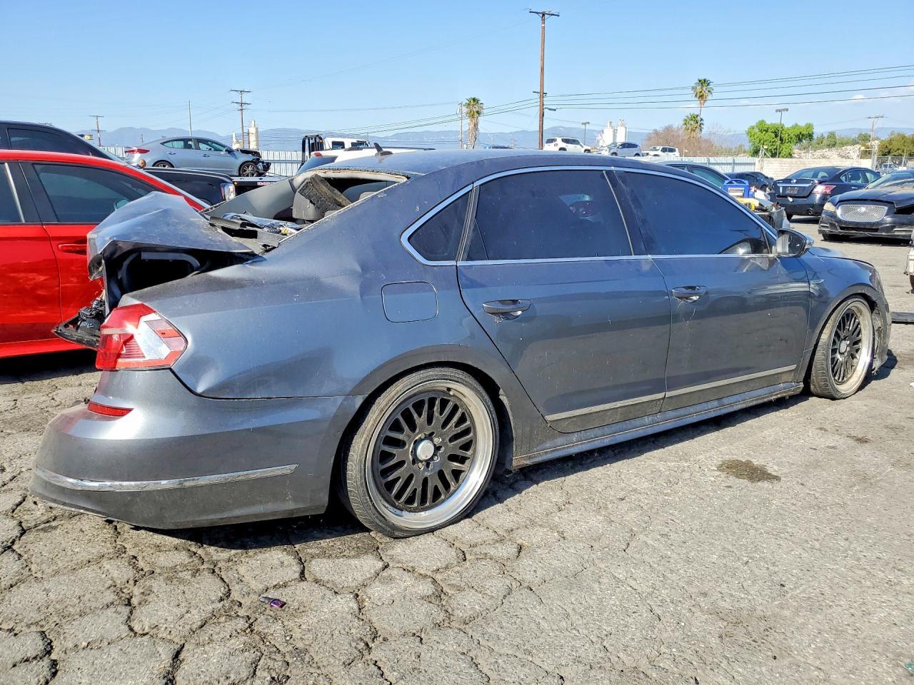 2016 VOLKSWAGEN Passat