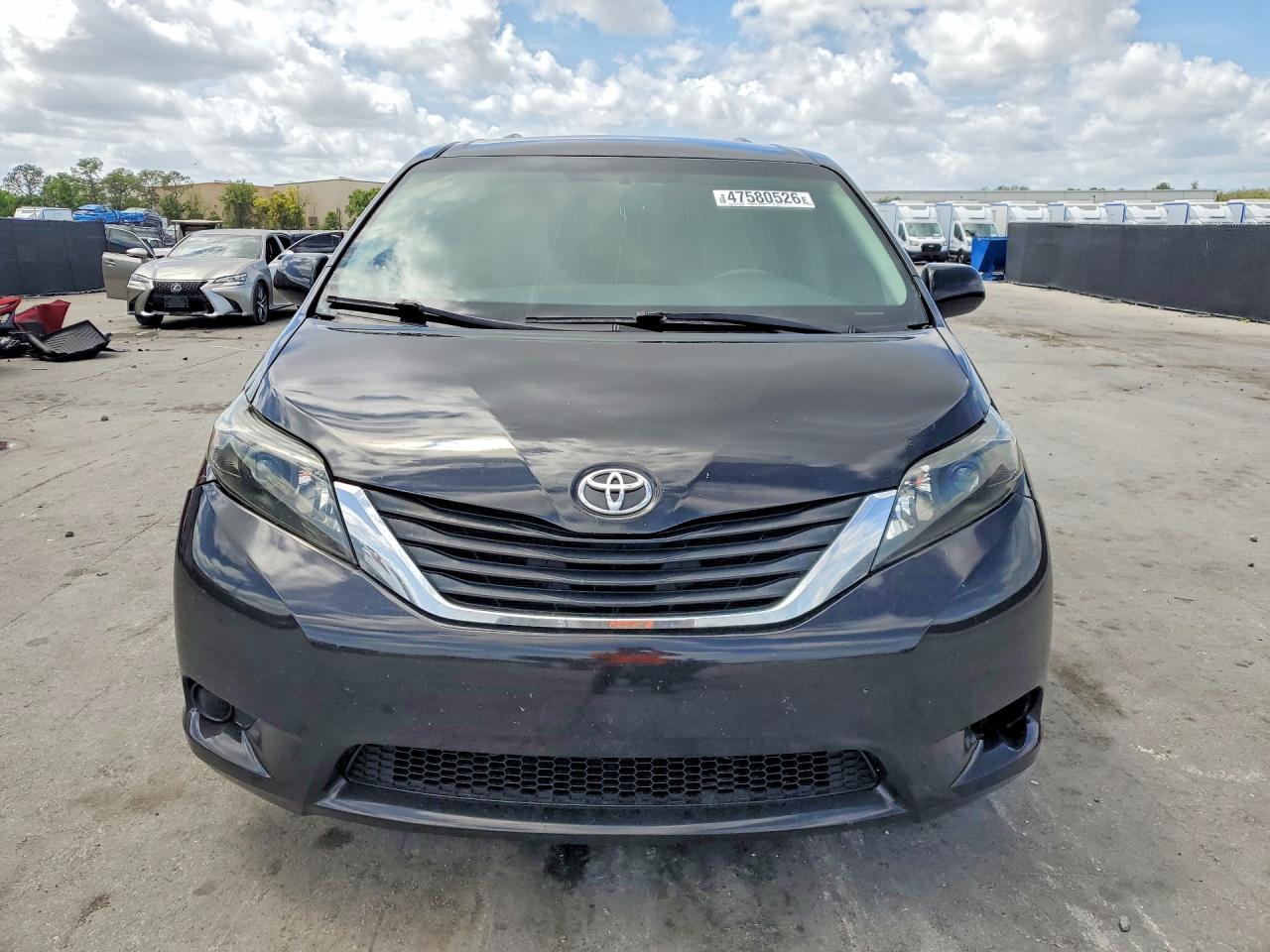 2013 TOYOTA SIENNA