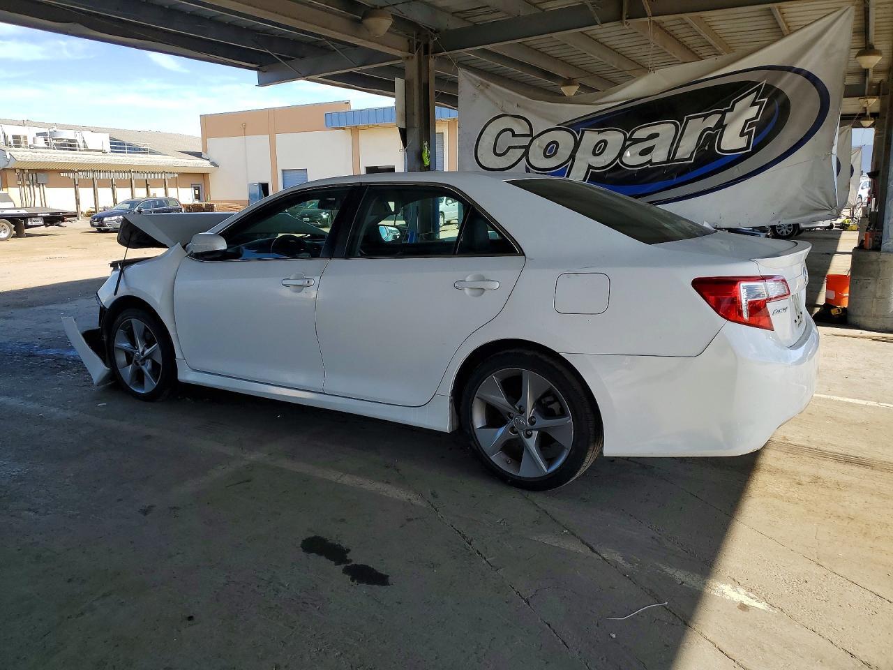 2014 TOYOTA CAMRY