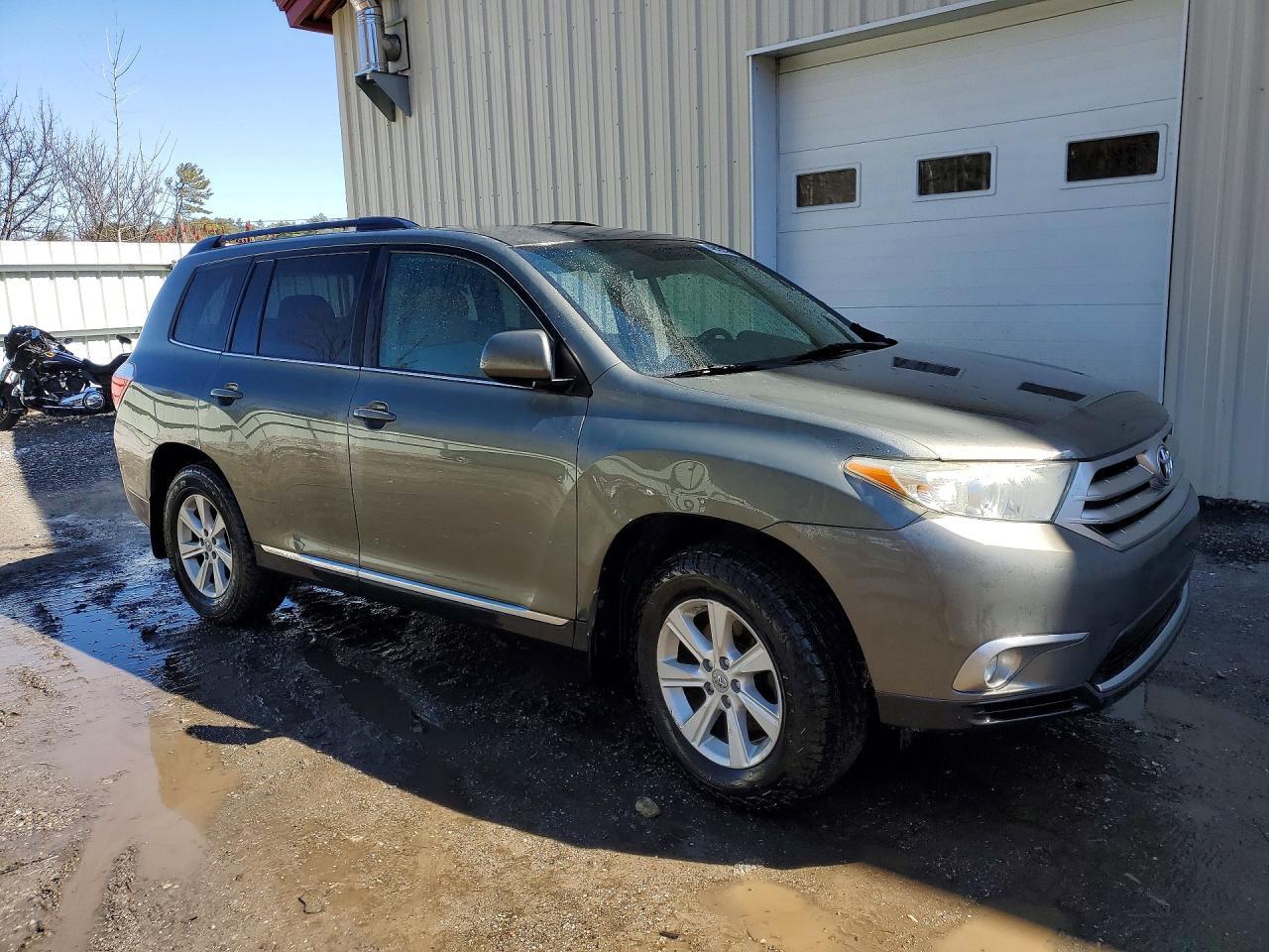 2011 TOYOTA HIGHLANDER