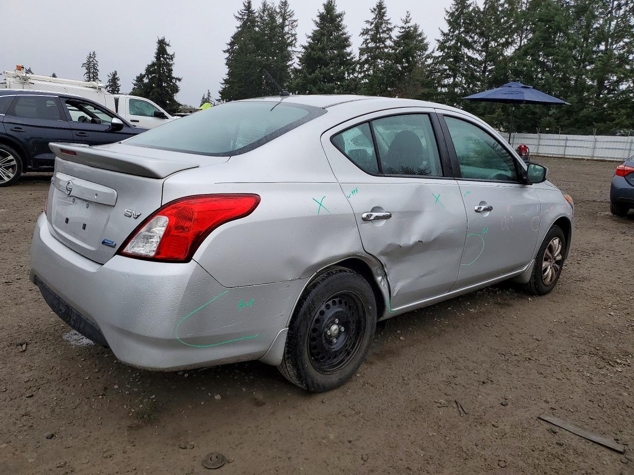 2015 NISSAN VERSA