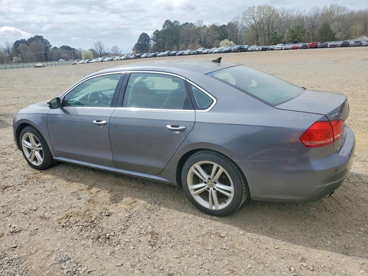 2014 VOLKSWAGEN Passat