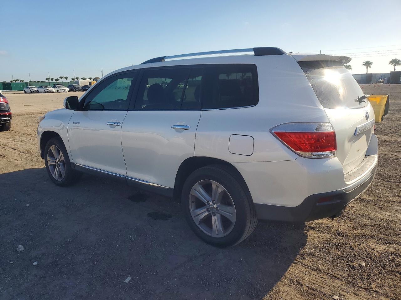 2013 TOYOTA HIGHLANDER