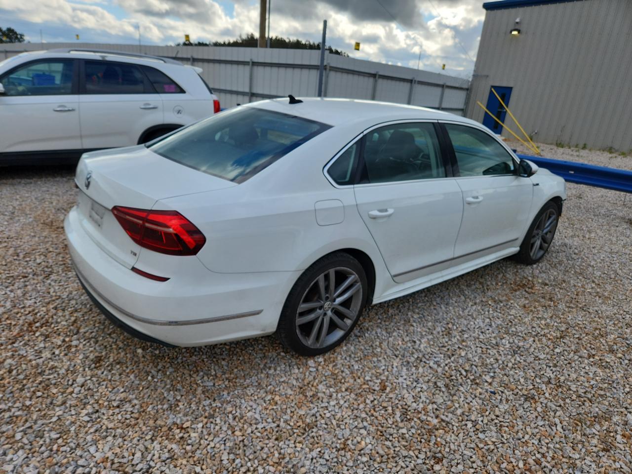 2017 VOLKSWAGEN Passat