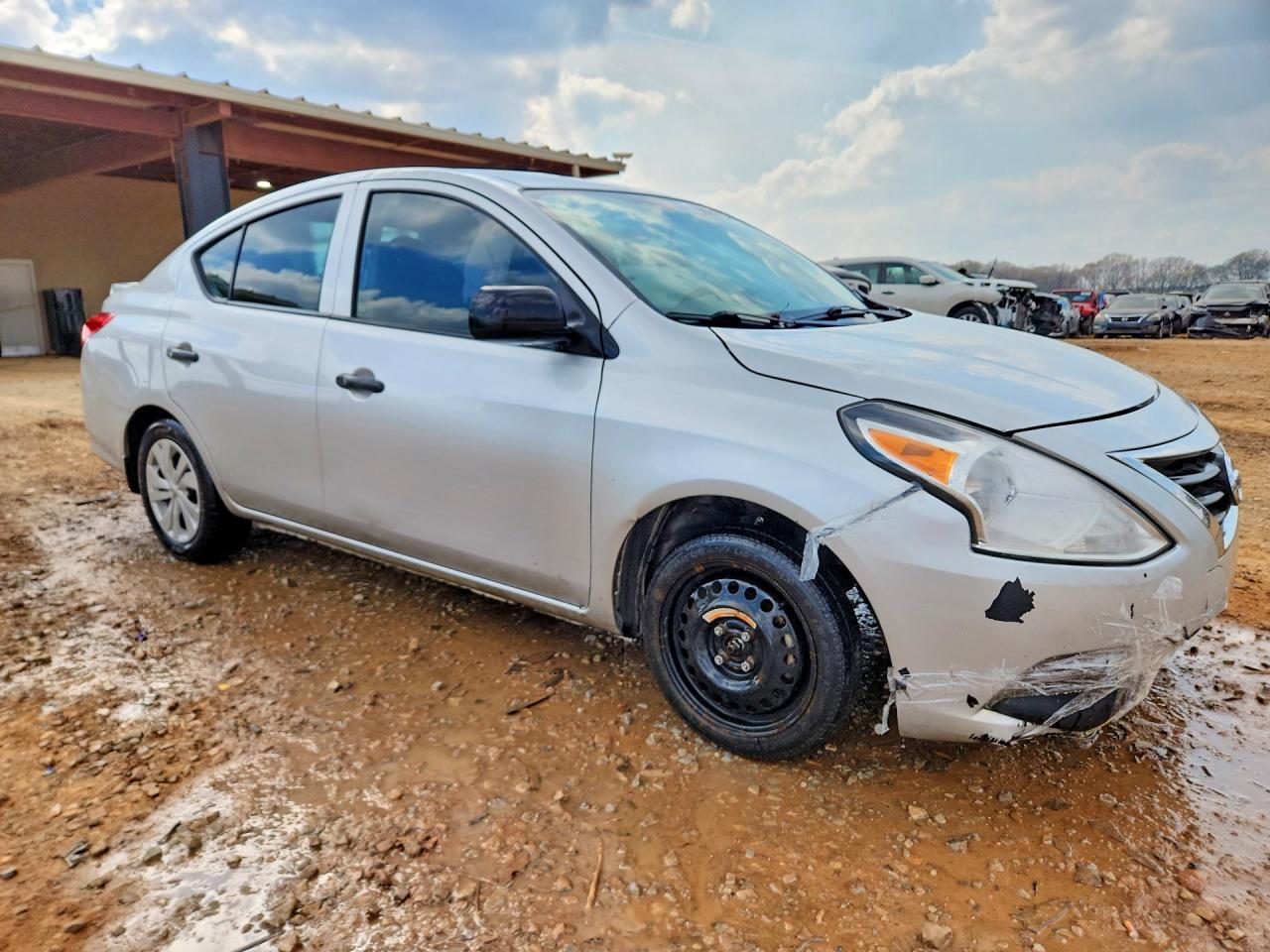 2015 NISSAN VERSA