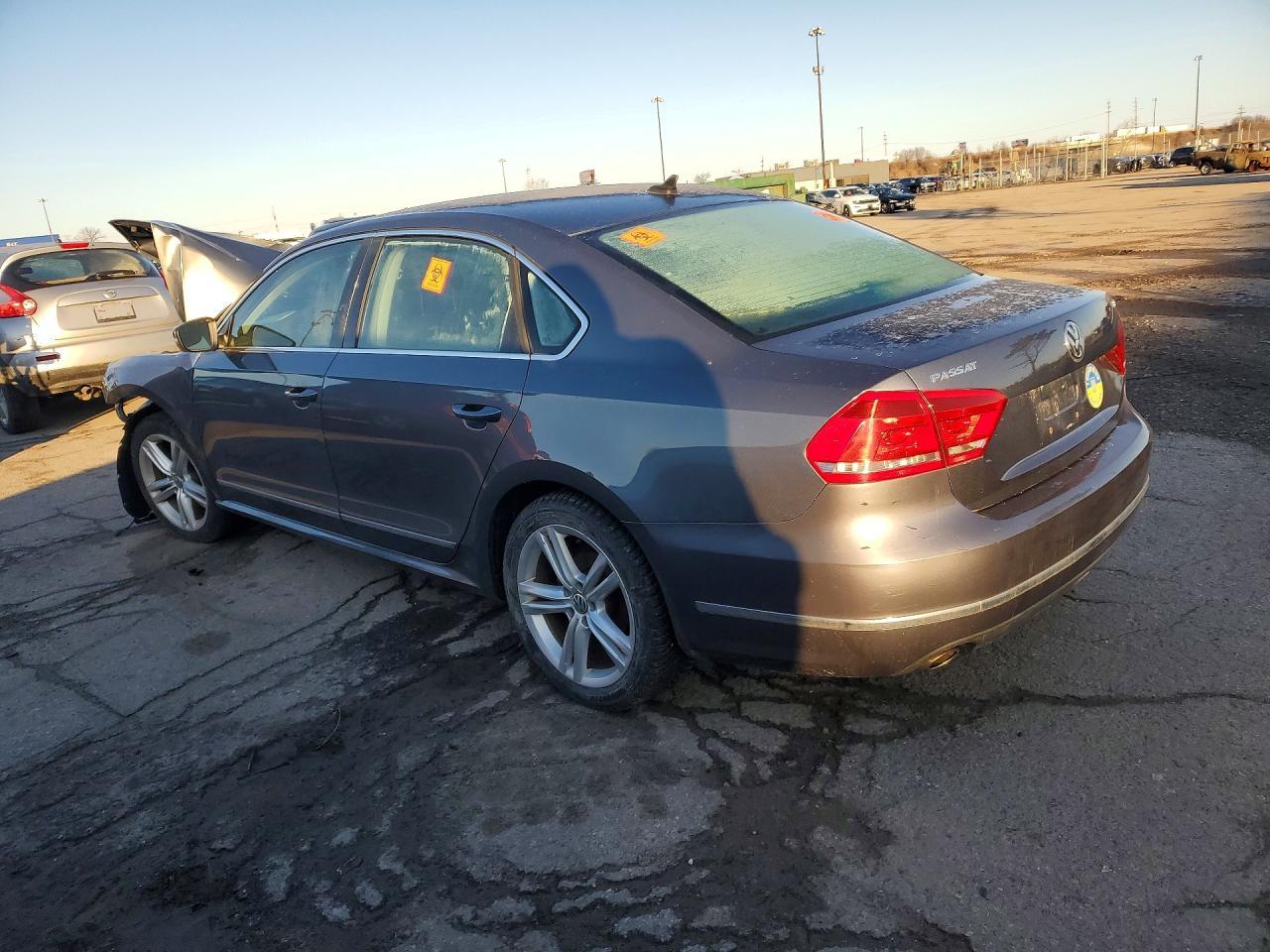 2014 VOLKSWAGEN Passat
