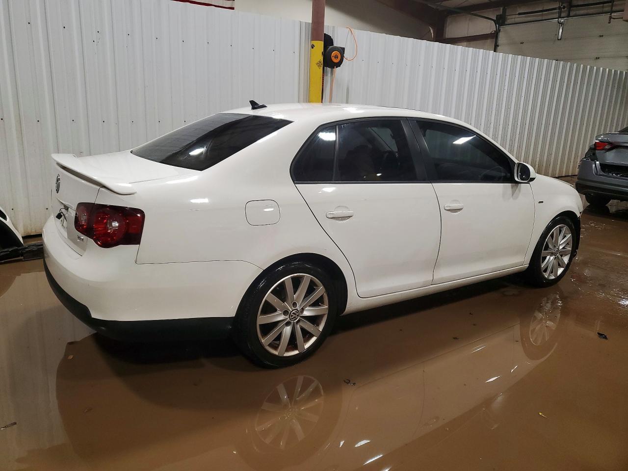 2010 VOLKSWAGEN JETTA
