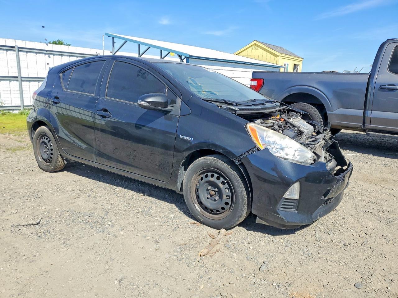 2013 TOYOTA Prius c