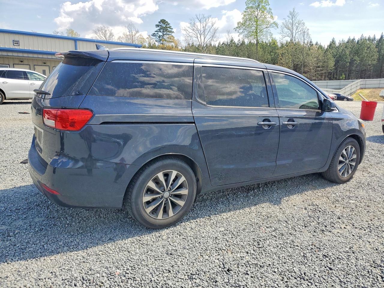 2016 KIA SEDONA