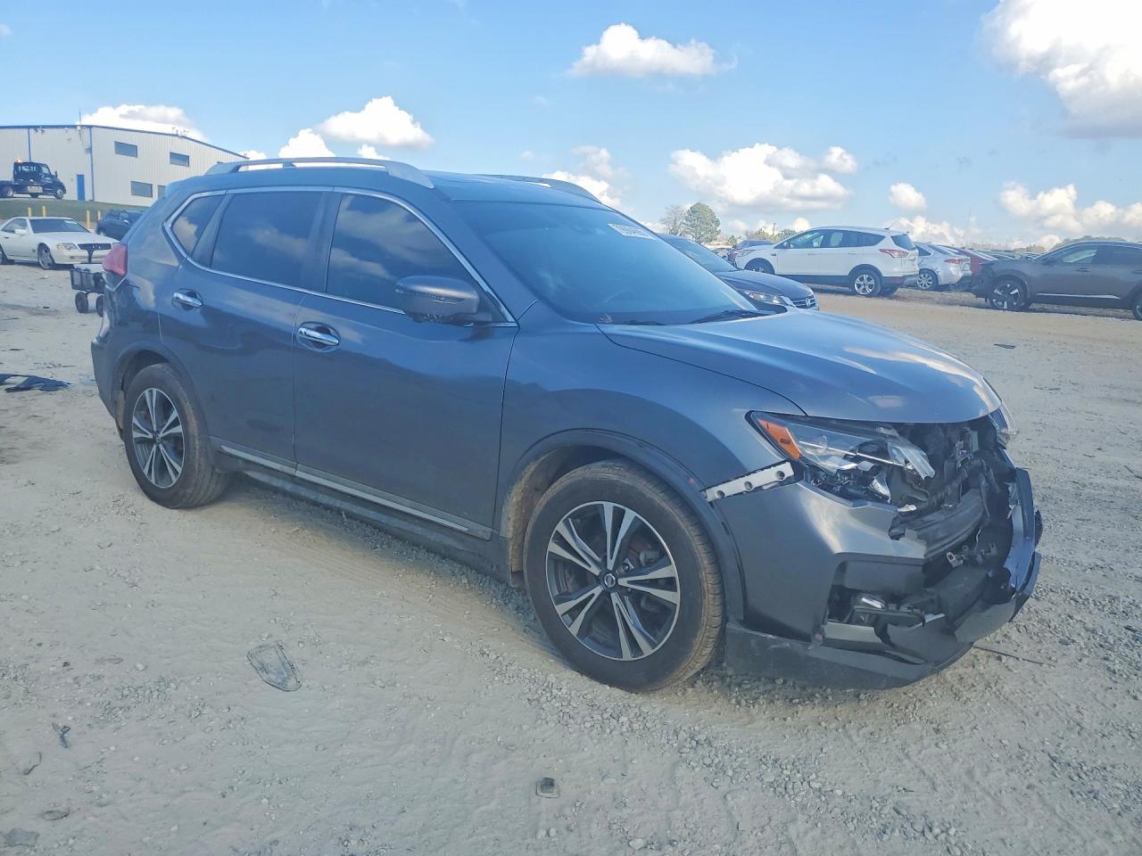 2017 NISSAN ROGUE