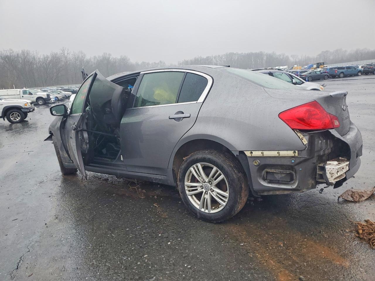 2013 INFINITI G37