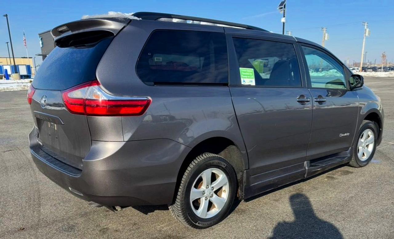 2016 TOYOTA SIENNA