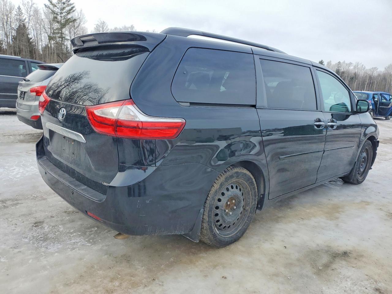 2015 TOYOTA SIENNA