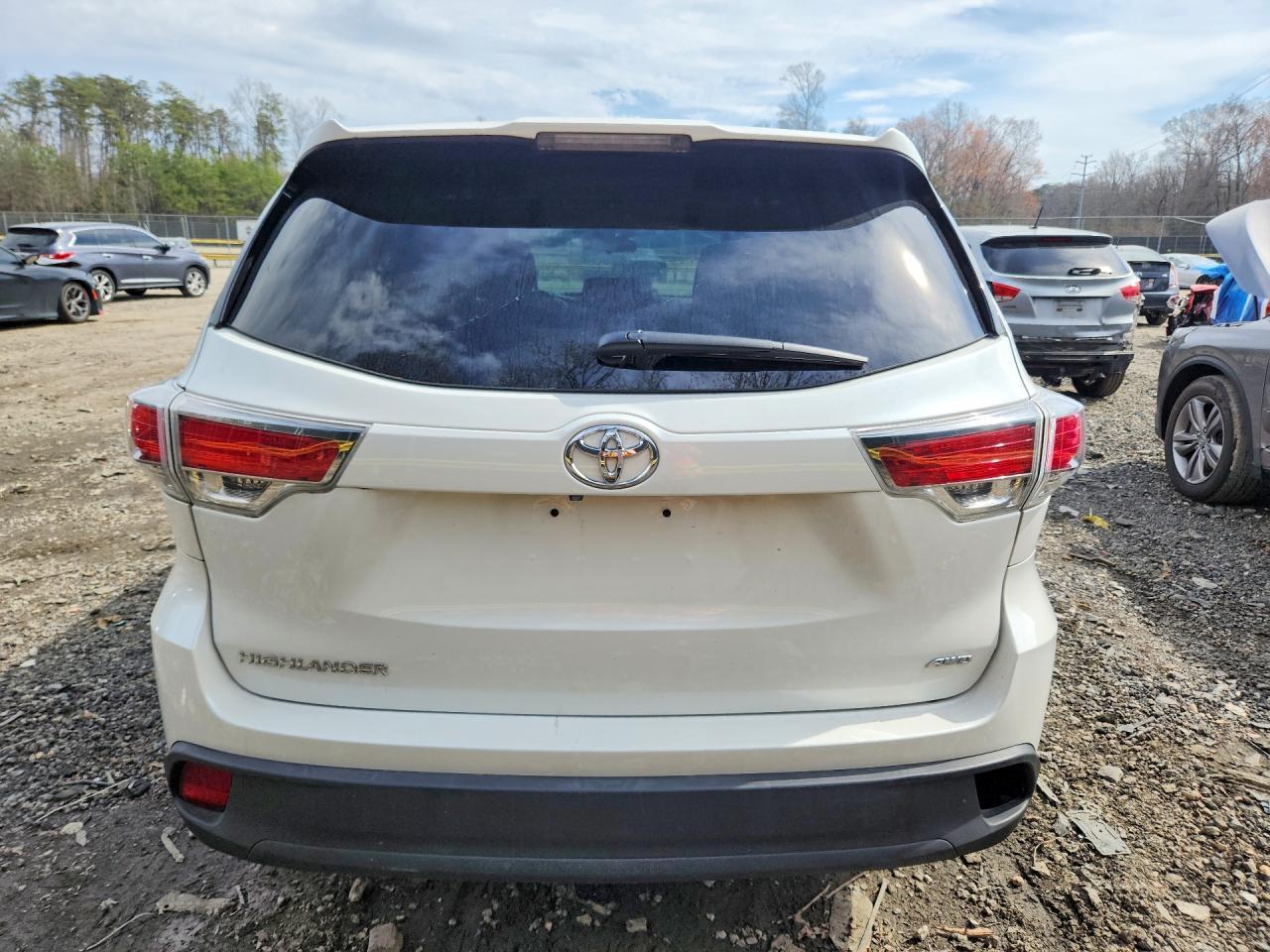 2016 TOYOTA HIGHLANDER