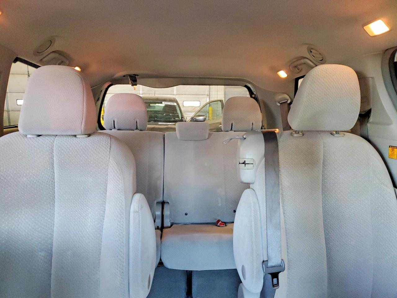 2011 TOYOTA SIENNA