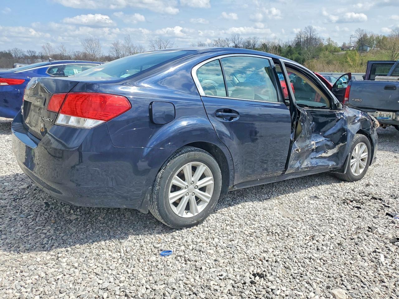 2012 SUBARU Legacy