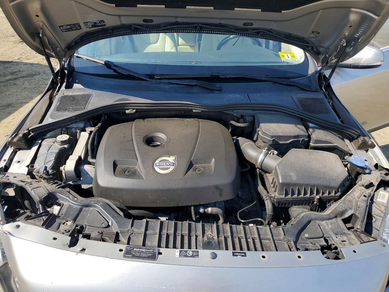 2015 VOLVO S60