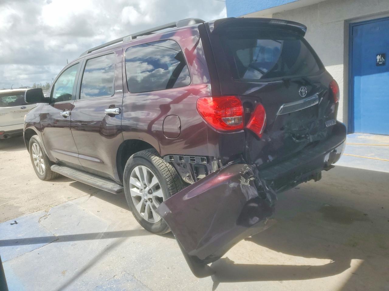 2014 TOYOTA Sequoia