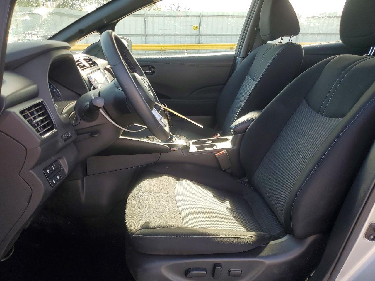 2022 NISSAN LEAF