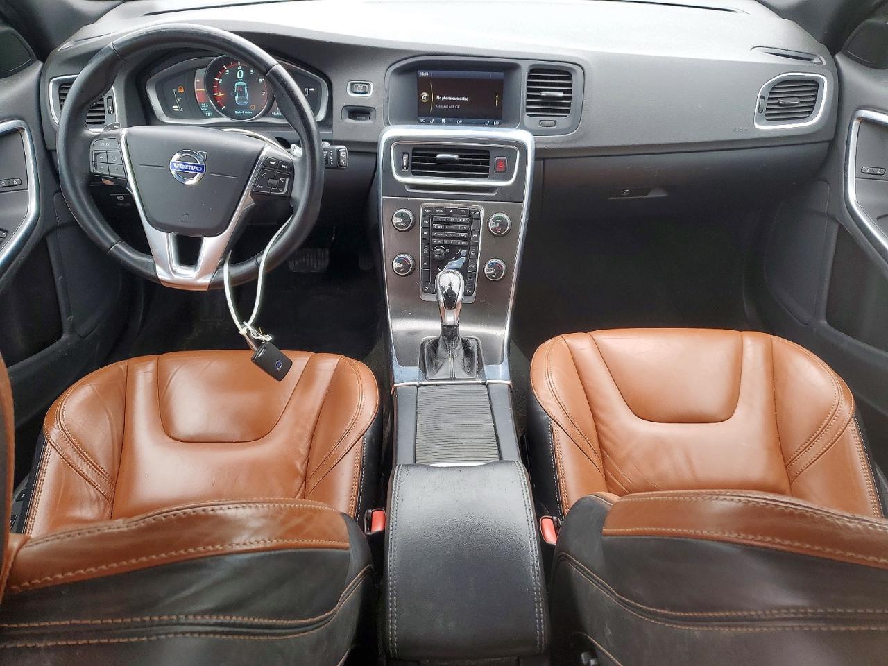 2015 VOLVO V60