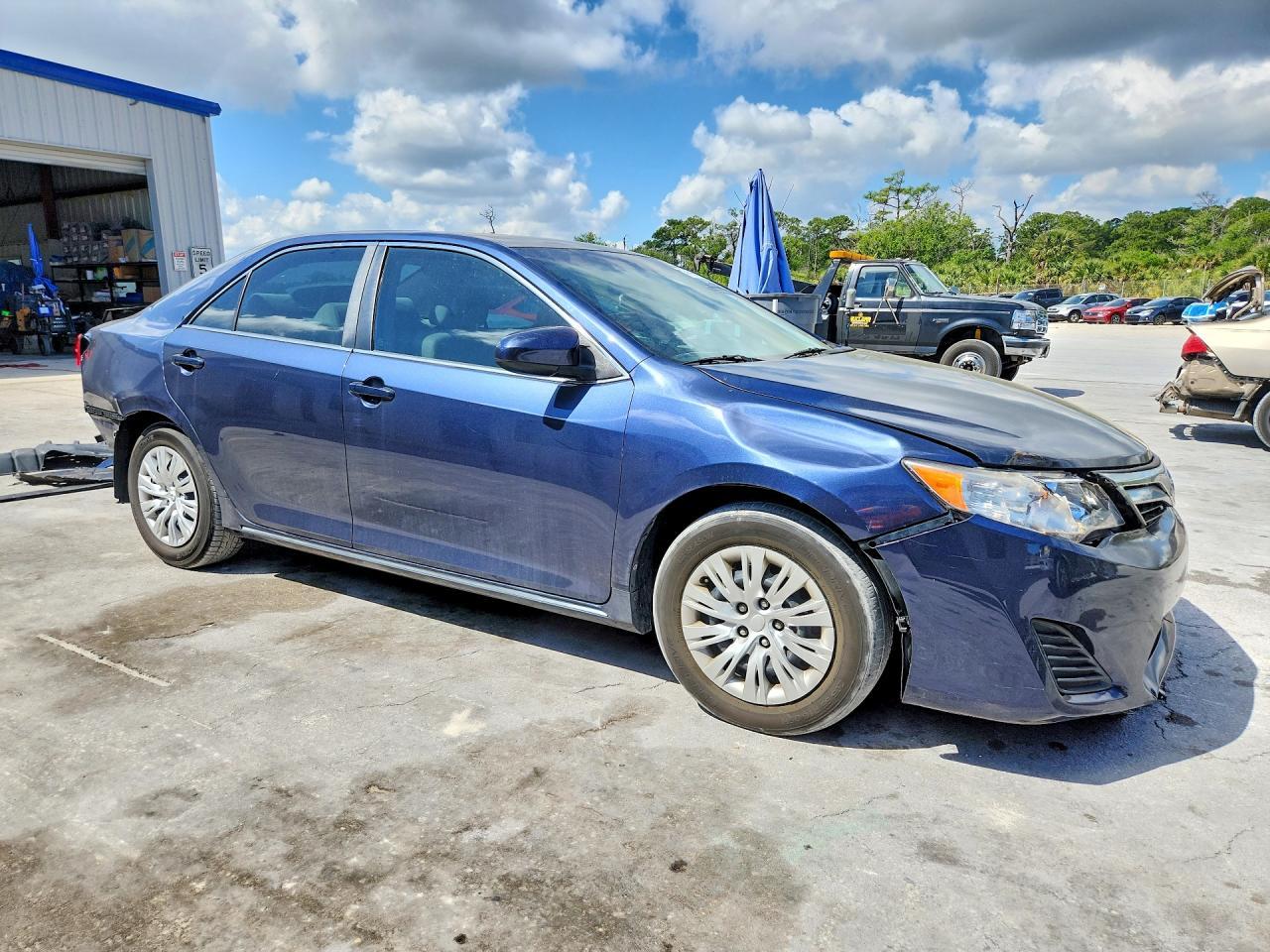 2014 TOYOTA CAMRY
