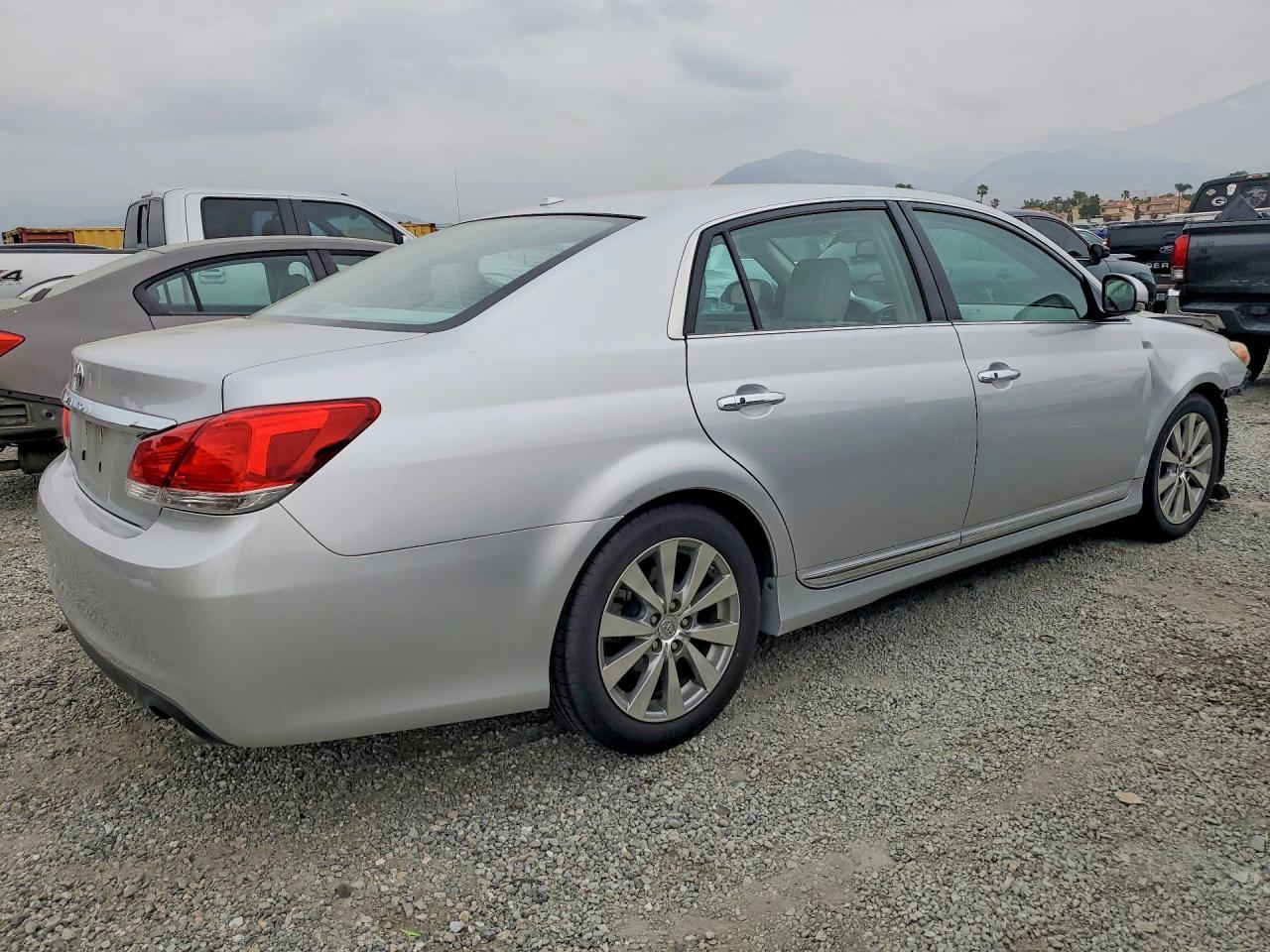 2011 TOYOTA Avalon