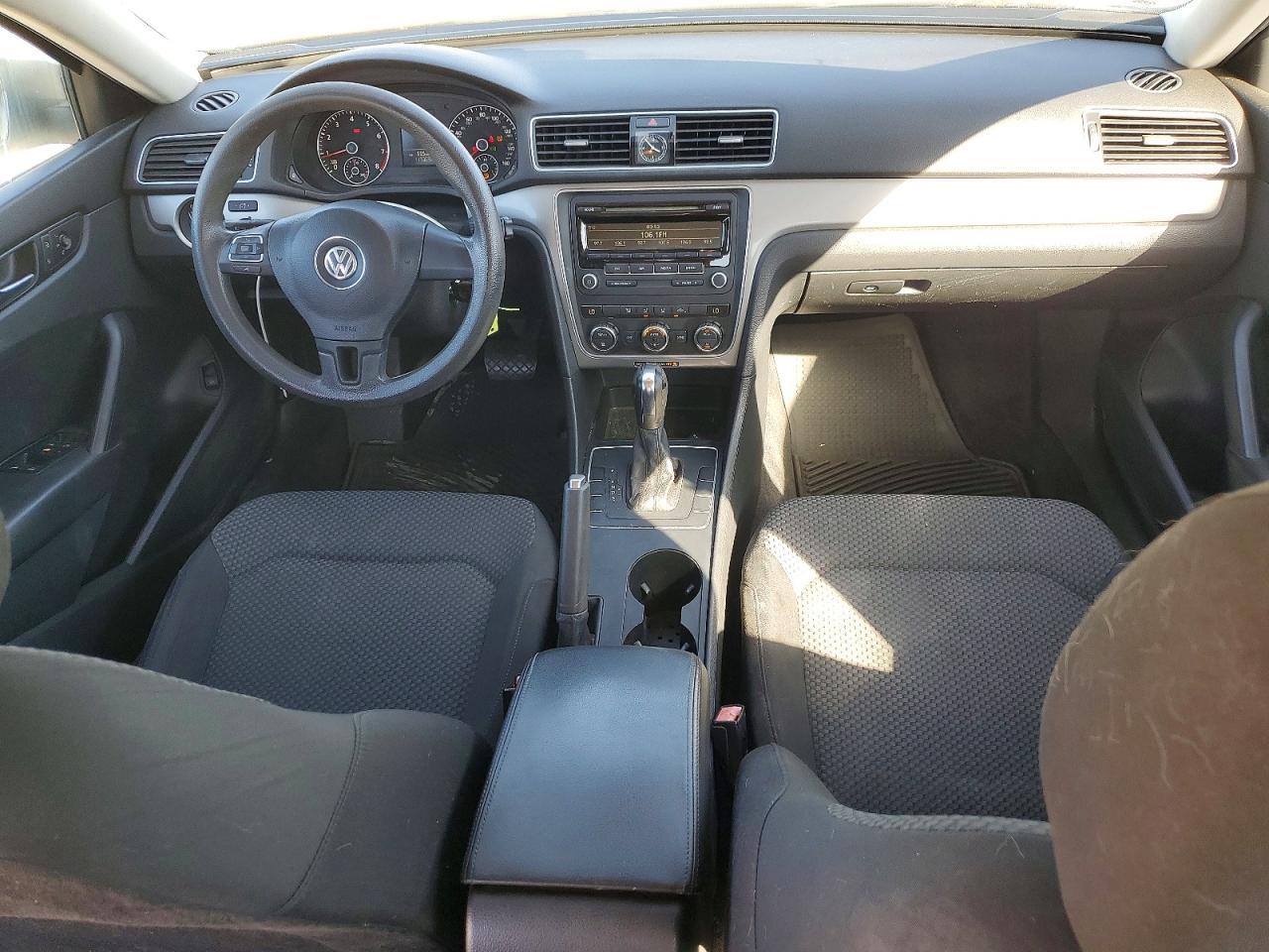 2012 VOLKSWAGEN Passat