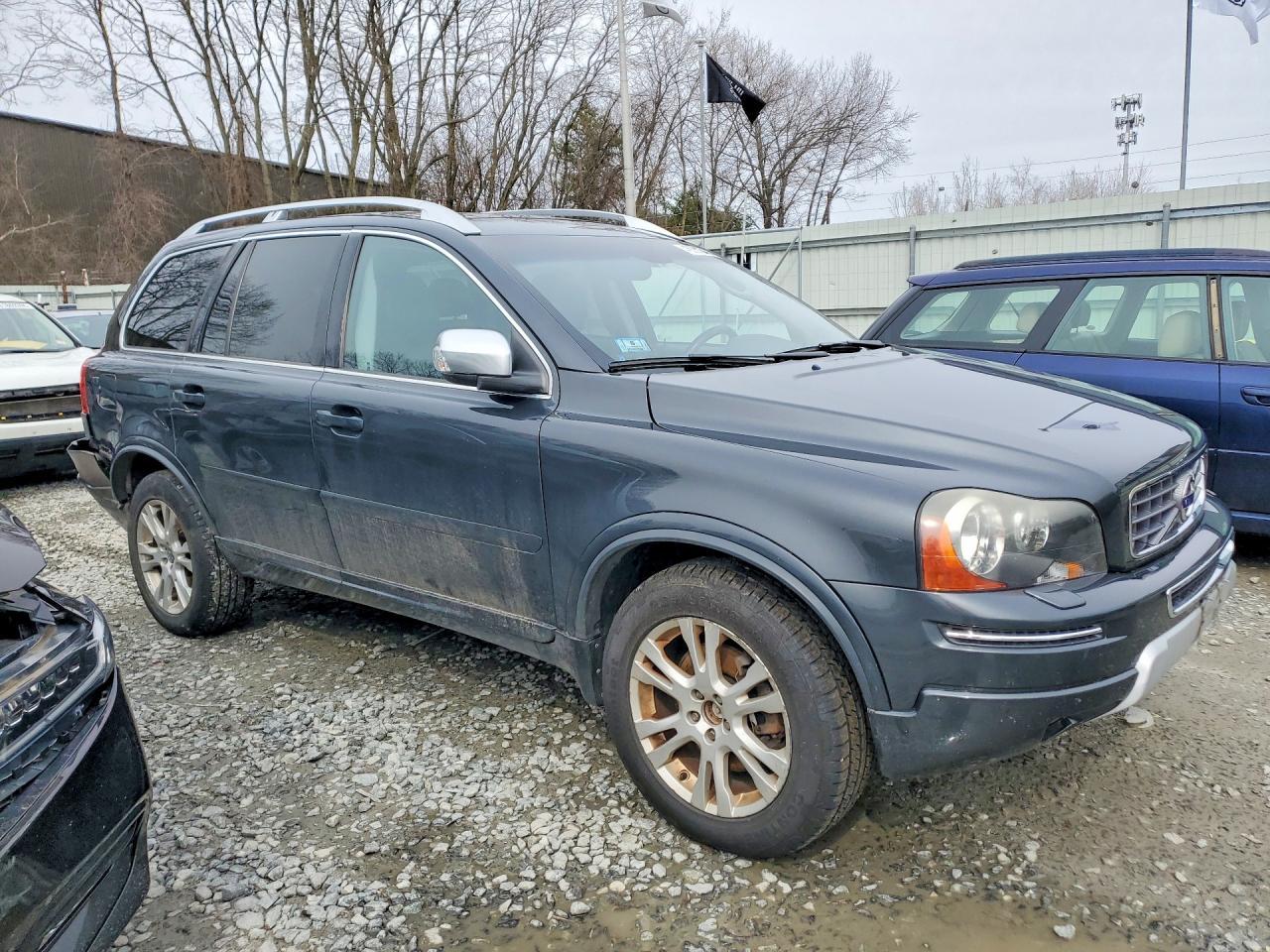 2013 VOLVO XC90