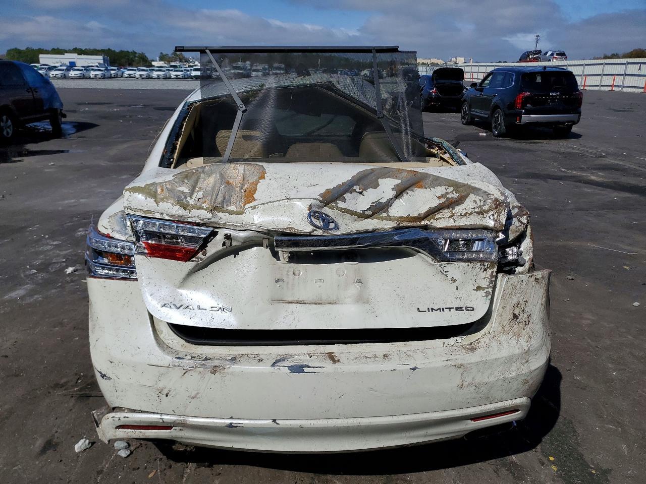 2014 TOYOTA Avalon
