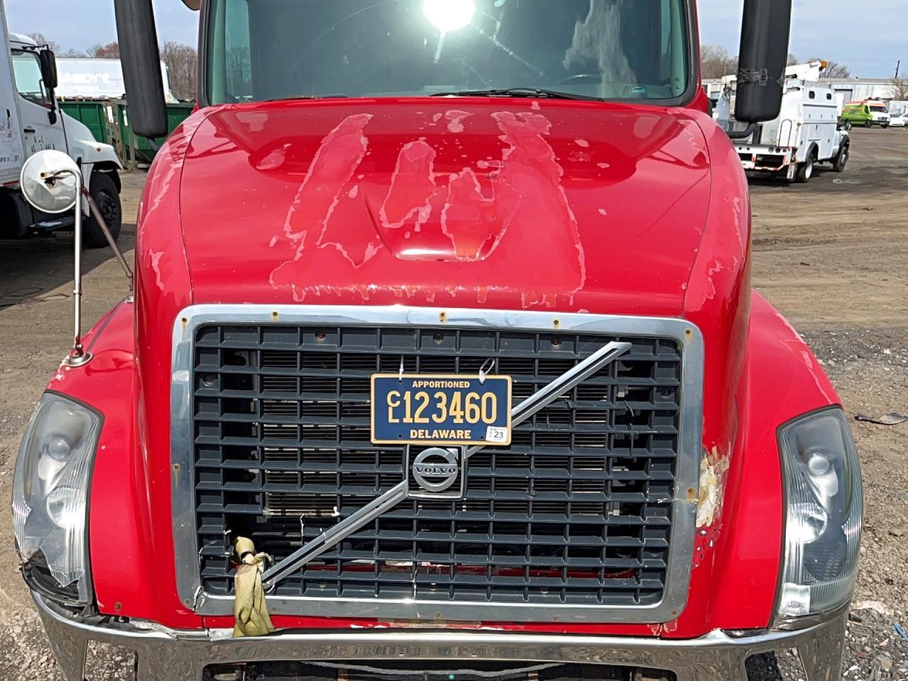 2012 VOLVO Vn