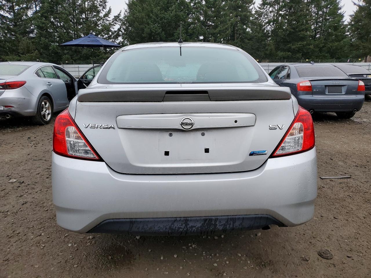 2015 NISSAN VERSA