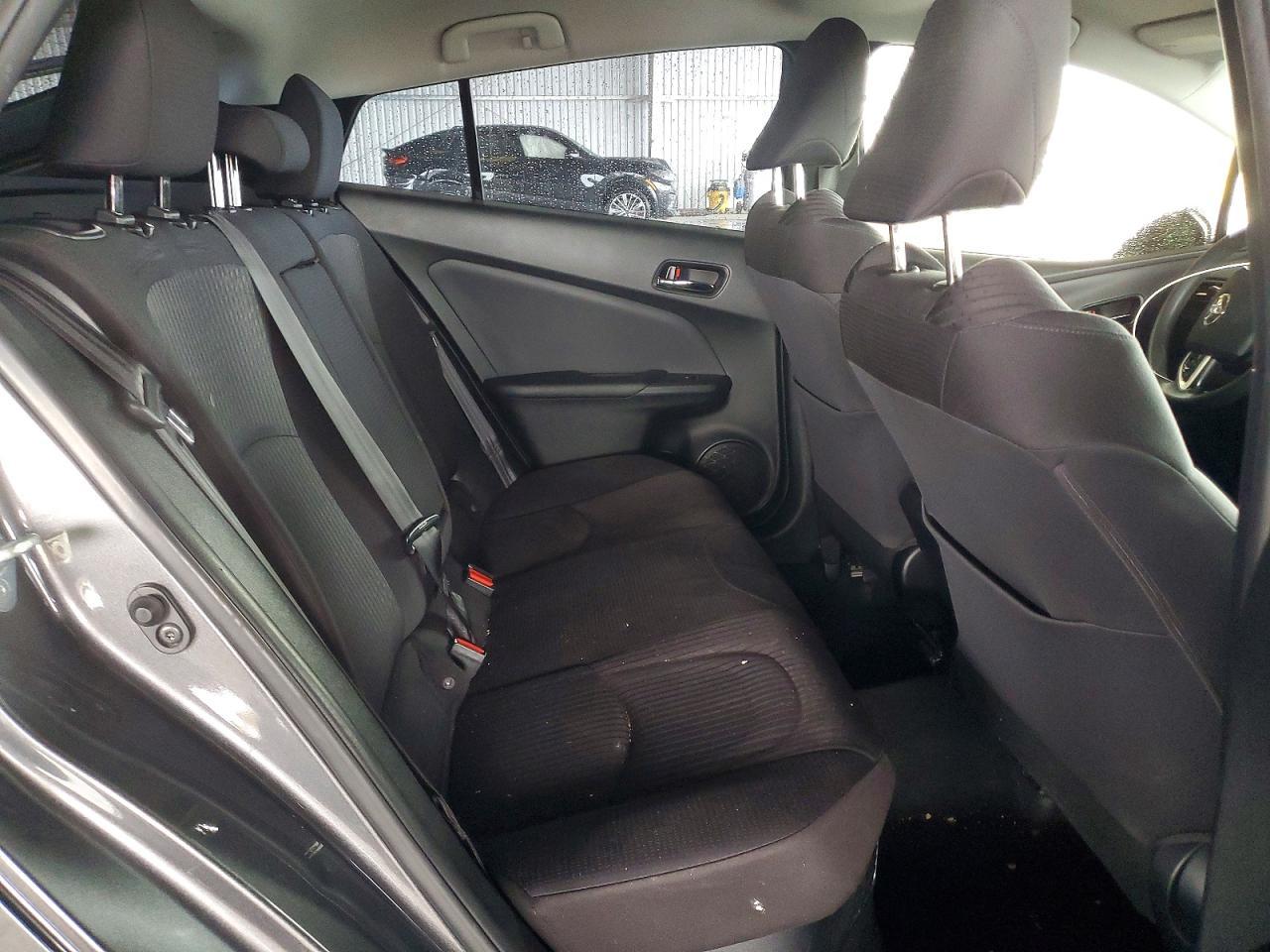 2016 TOYOTA PRIUS