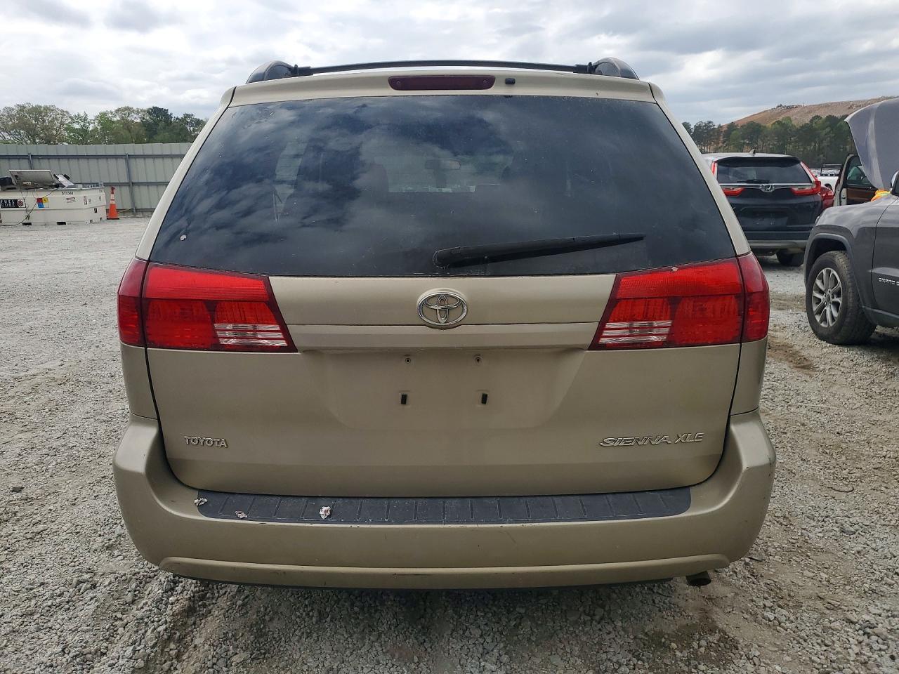 2004 TOYOTA SIENNA