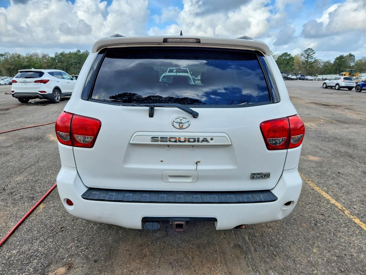 2013 TOYOTA Sequoia