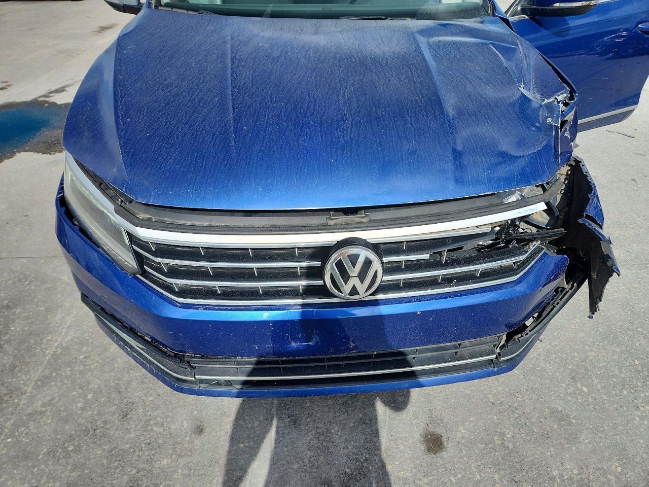 2016 VOLKSWAGEN Passat