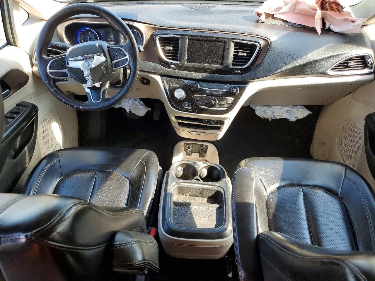 2021 CHRYSLER Voyager